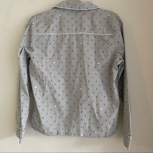 FIGS Grey Heartbeat PJ Top 🫀🩺 - Picture 6 of 6